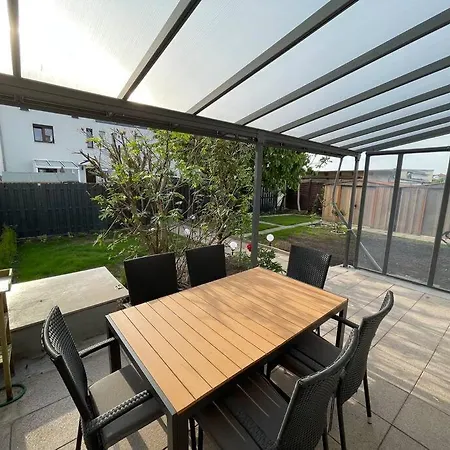 Schoenes Reihenhaus Mit Garten * Magdeburgo