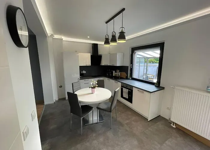 Vakantiehuis Schoenes Reihenhaus Mit Garten Maagdenburg